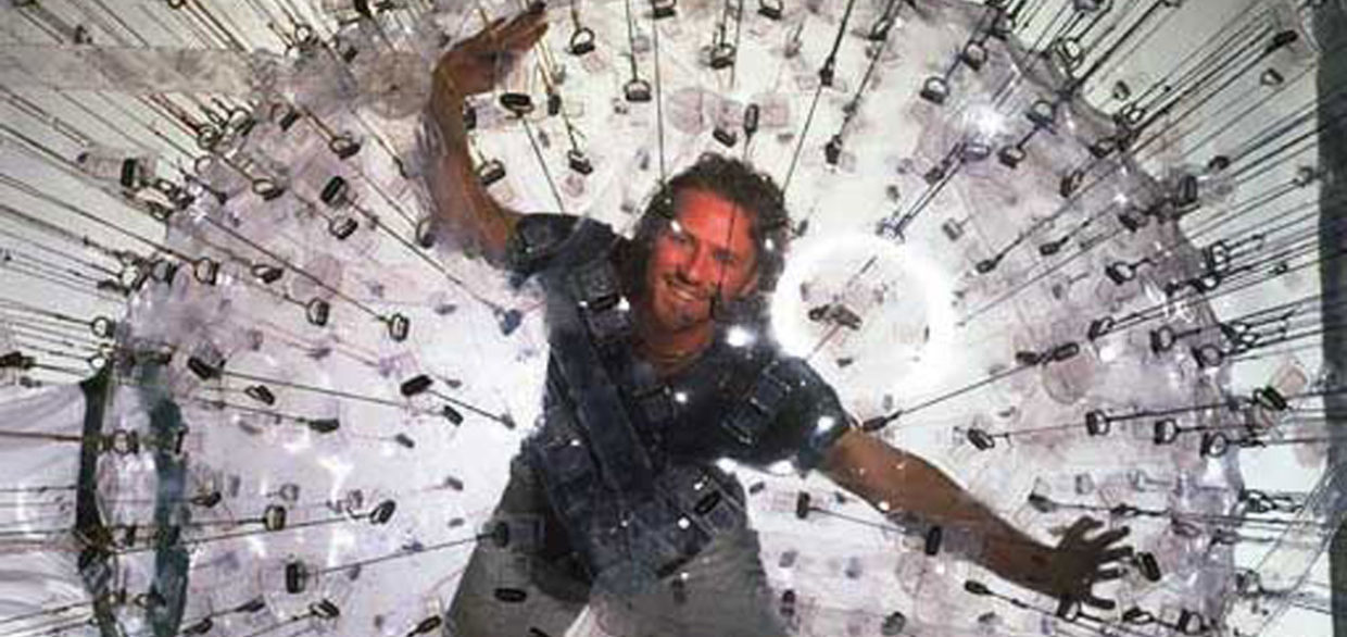 Mann im Zorb
