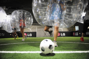 Bubble Soccer in der Halle