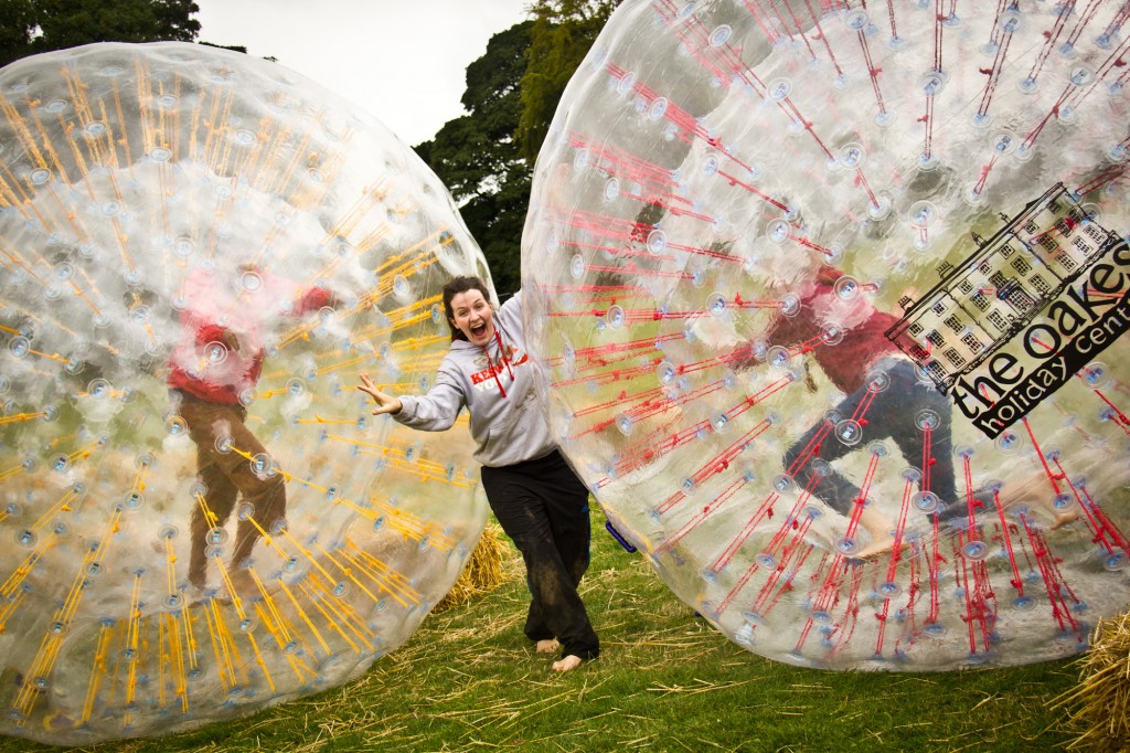 Zorbs im Sommercamp für Kinder und Jugendliche