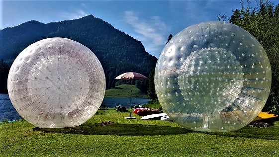 Gebrauchte Zorbs stehen zum Verkauf