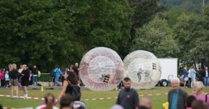Zorbing beim Sommerfest des Turngau Staufen
